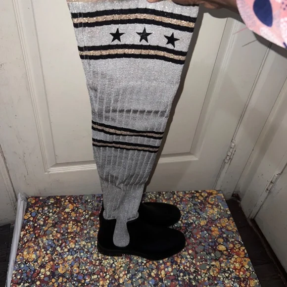 Givenchy - Picture 2 of 6